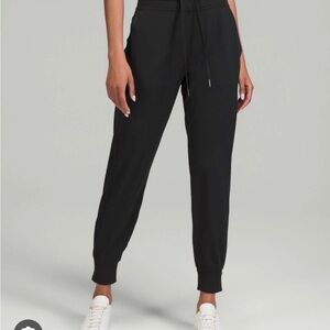 Lululemon Athletica ready to rulu jogger